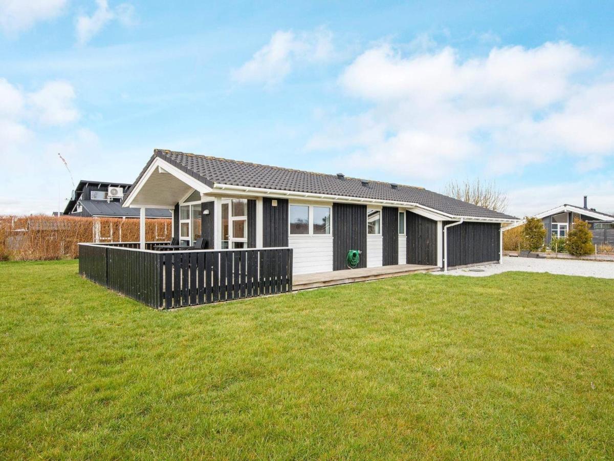 Three-Bedroom Holiday Home In Juelsminde 18 Sonderby  Exterior photo